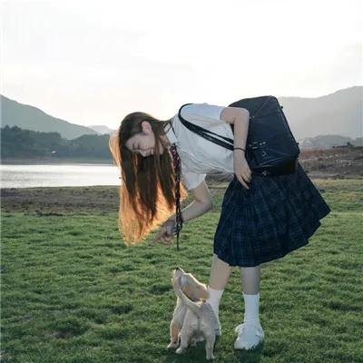 他在窥视你